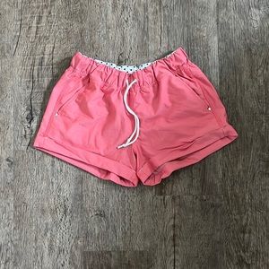 lululemon vintage coral shorts. size 6, 2.5 inch inseam